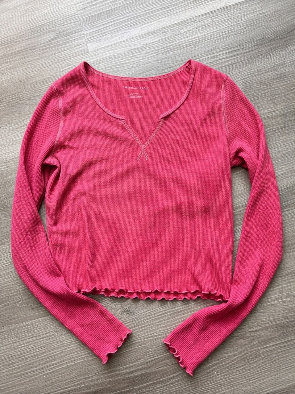 American Eagle Notch Neck Long Sleeve Waffle Thermal Tee Crop Red - size M